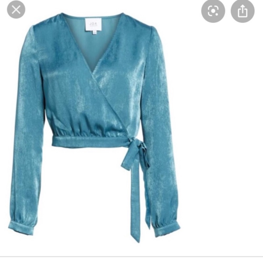 Mid drift shirt with tie and button sleeves